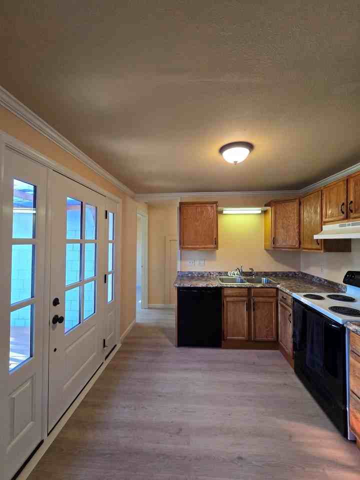 1441 Nw 20th St - Photo 6 of 36