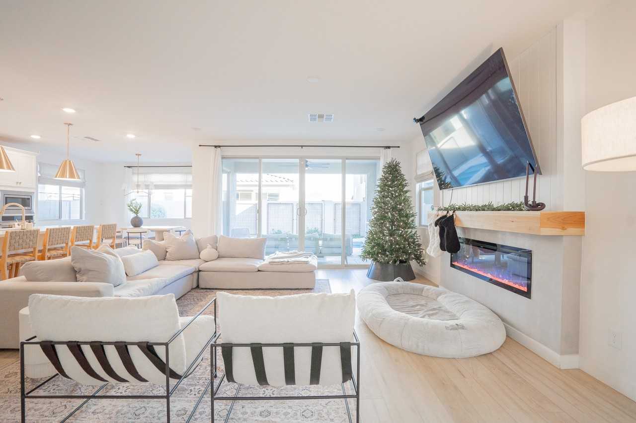 10050 East Tiburon Avenue - Photo 4 of 47