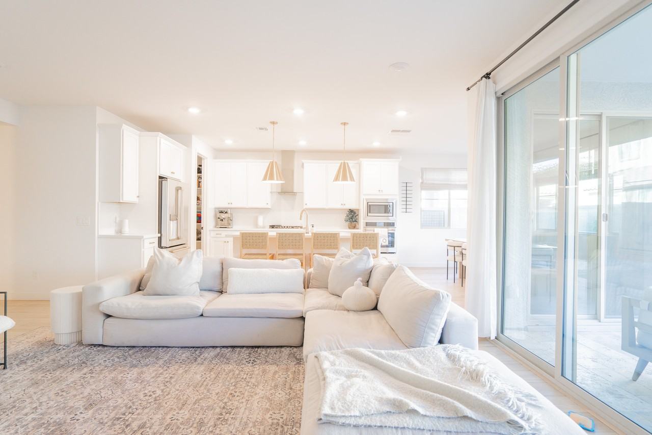 10050 East Tiburon Avenue - Photo 7 of 47