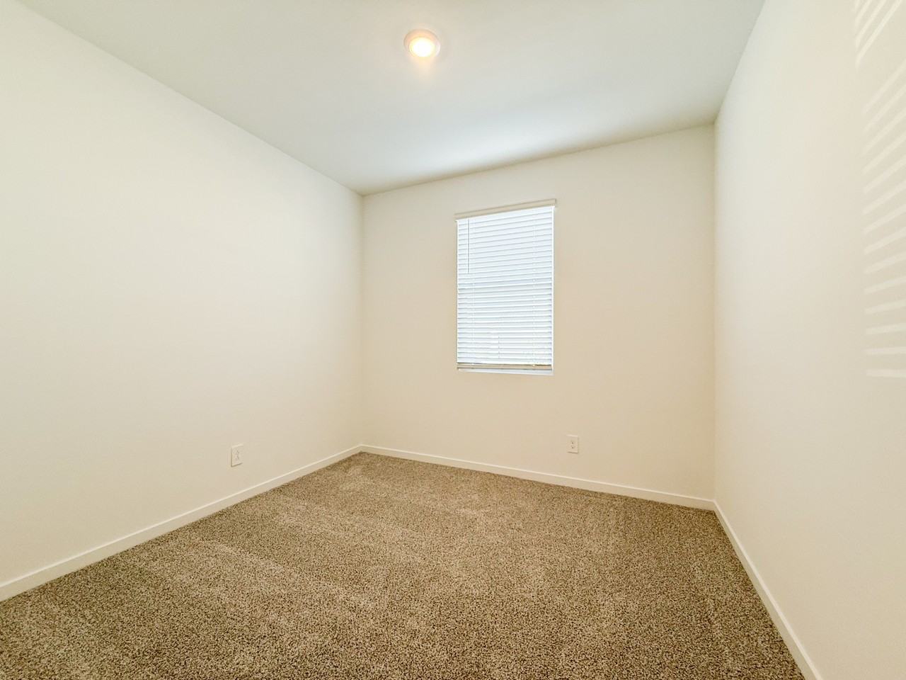 17683 W Madison St - Photo 6 of 32