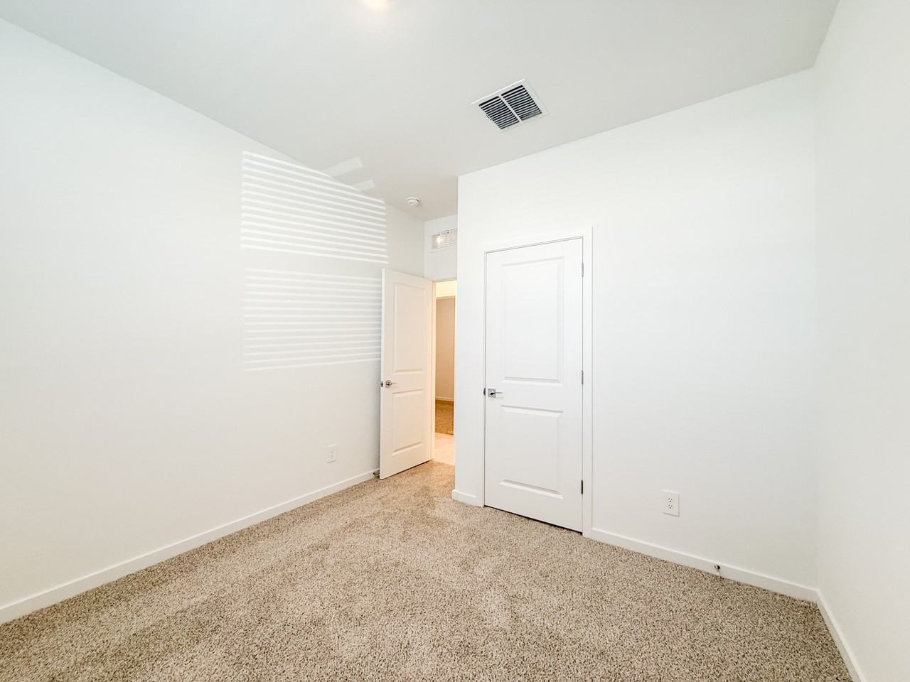 17683 W Madison St - Photo 7 of 32