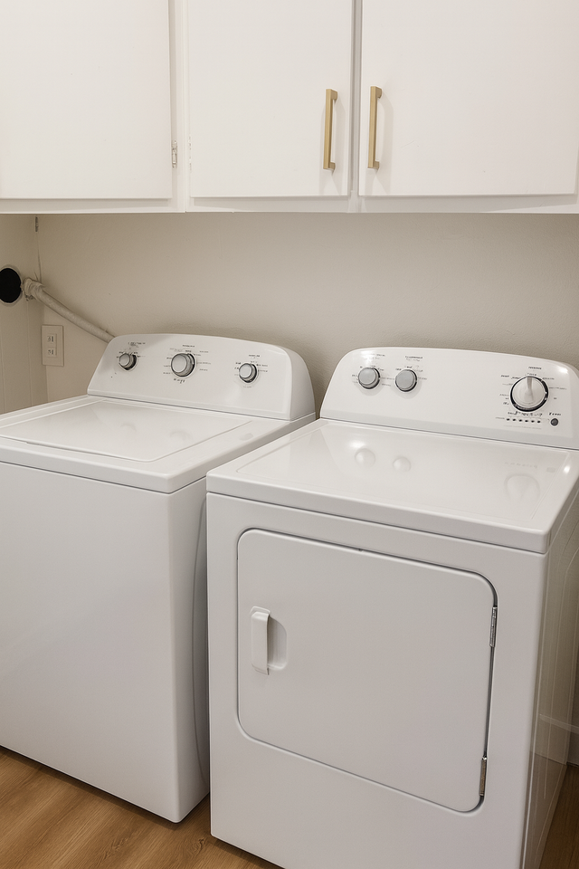 2442 E Devine St #B04 - Photo 3 of 3