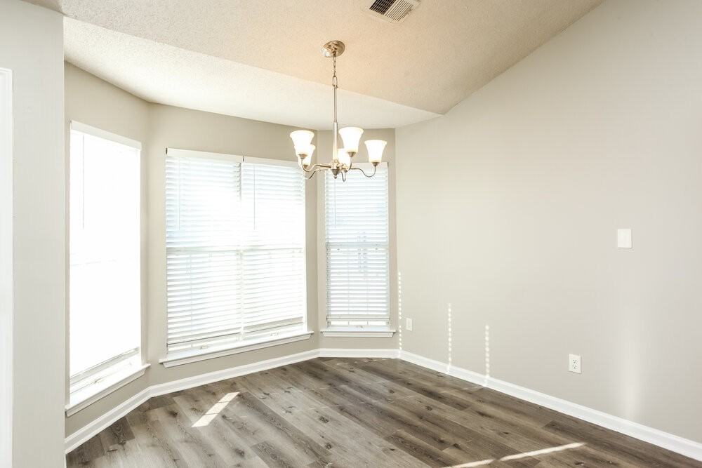 6325 Sandbourne E - Photo 7 of 17