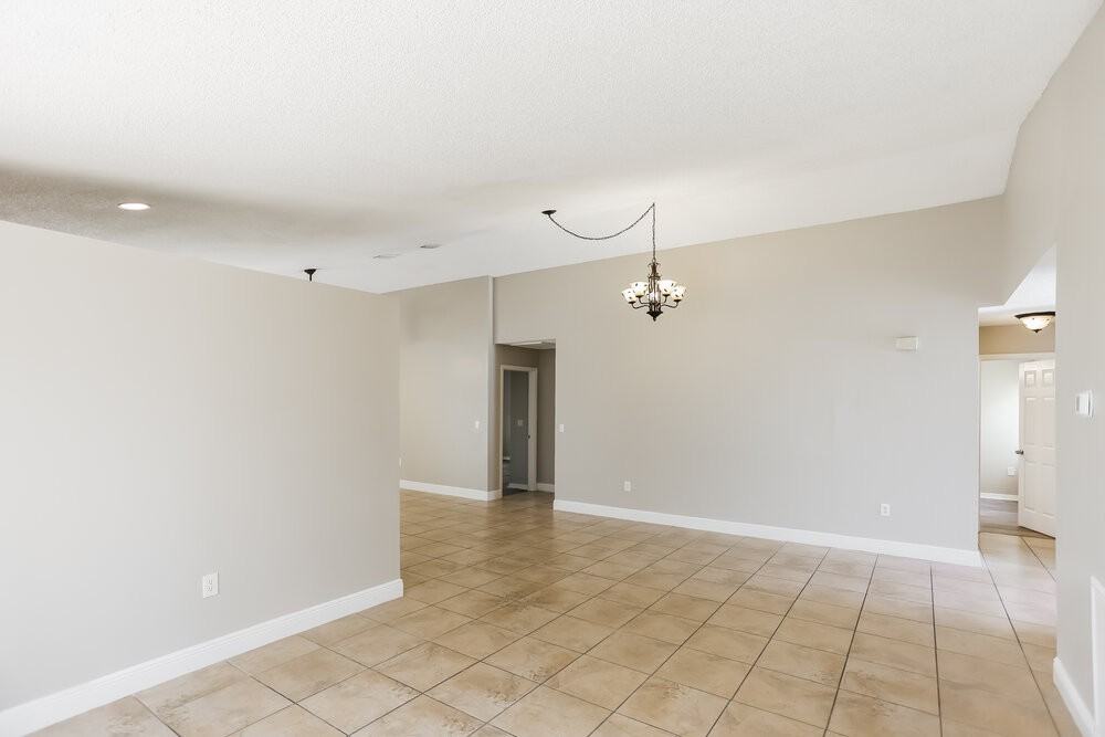 3049 Nw 72nd Ave - Photo 4 of 18