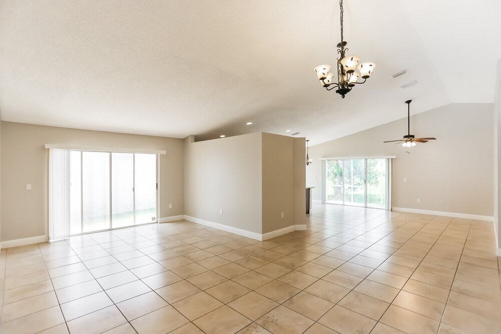 3049 Nw 72nd Ave - Photo 6 of 18