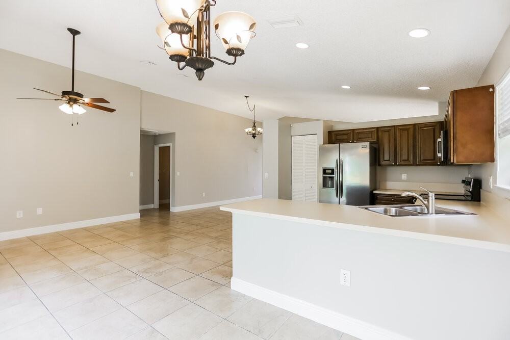 3049 Nw 72nd Ave - Photo 7 of 18