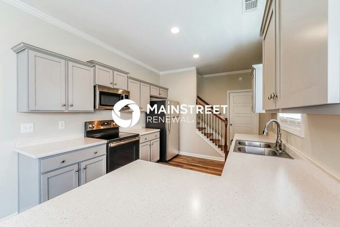 2554 Summit Park Rd - Photo 5 of 17