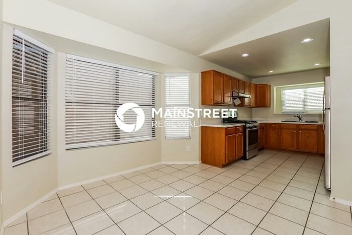 4544 E Garnet Ave - Photo 4 of 16