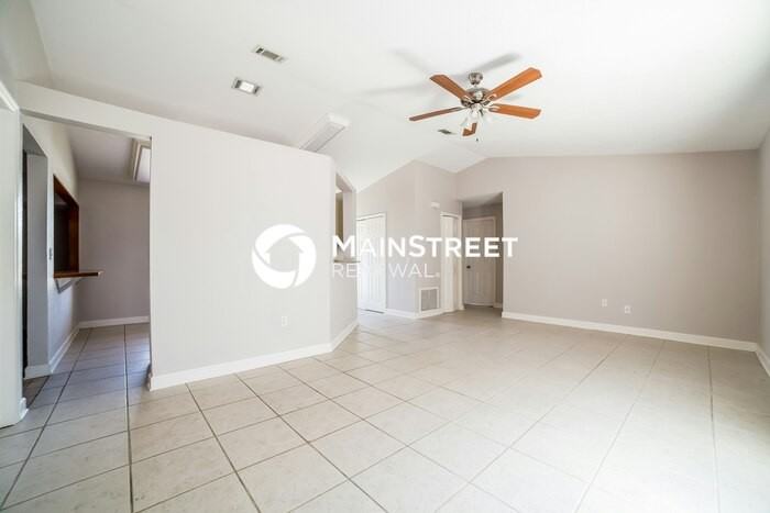 631 Blackstone Avenue - Photo 5 of 15