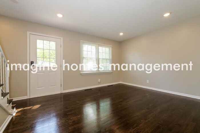 9102 Farley Ln - Photo 3 of 15