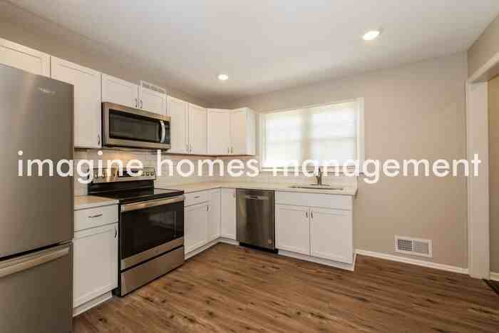 9102 Farley Ln - Photo 5 of 15