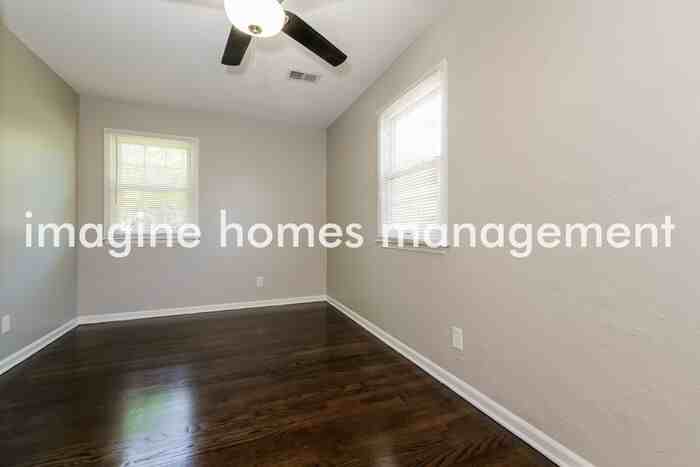 9102 Farley Ln - Photo 7 of 15