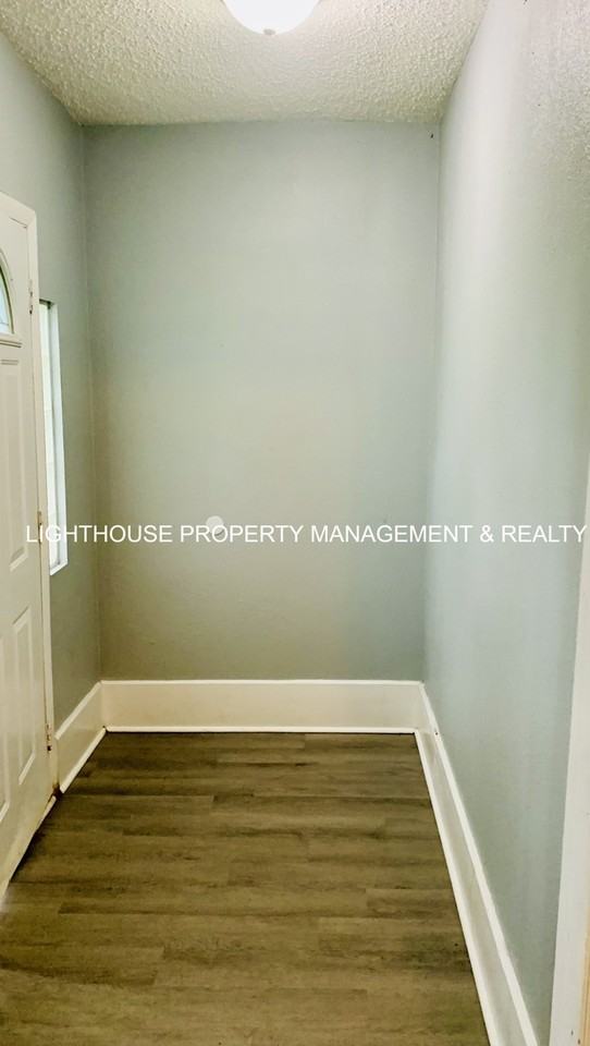 5161 107th St - Photo 2 of 15