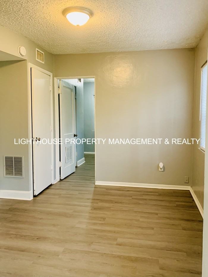 5161 107th St - Photo 3 of 15