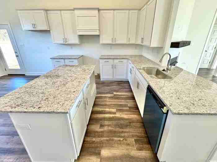 7552 Newbury Dr - Photo 3 of 12