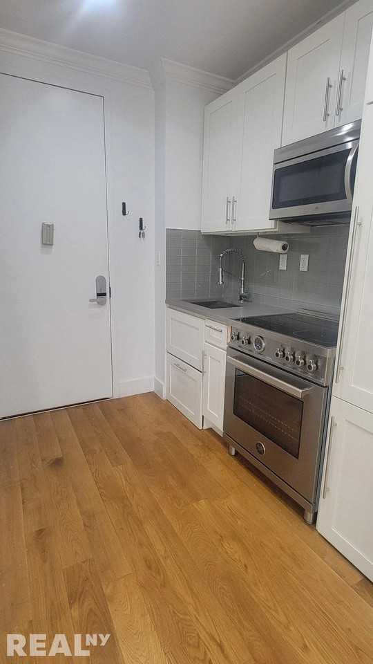 8th Avenue #2C - Photo 6 of 9