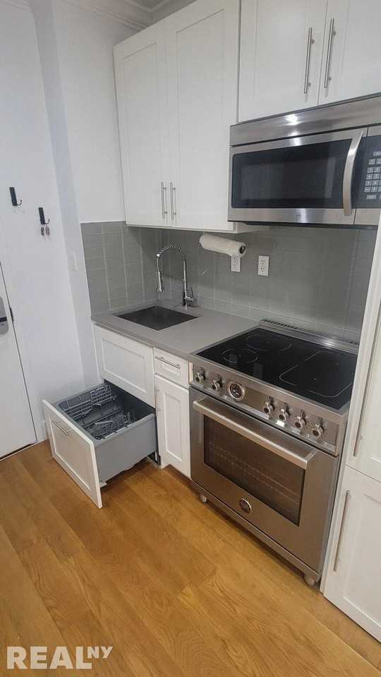 8th Avenue #2C - Photo 7 of 9