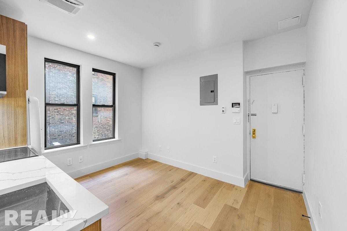 West 15th Street #5 - Photo 3 of 8