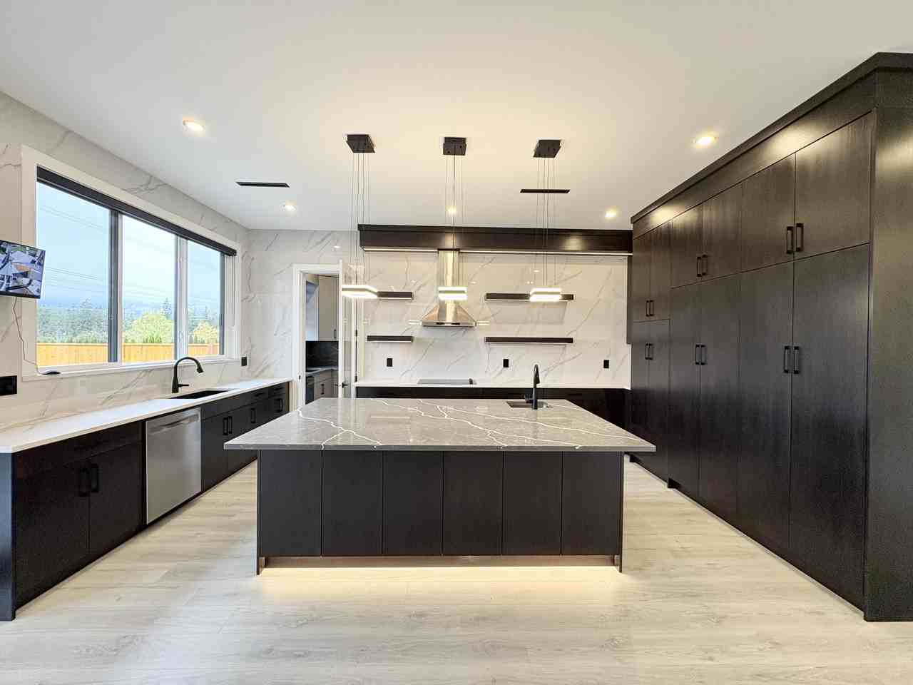 10101 Parkwood Drive - Photo 6 of 25