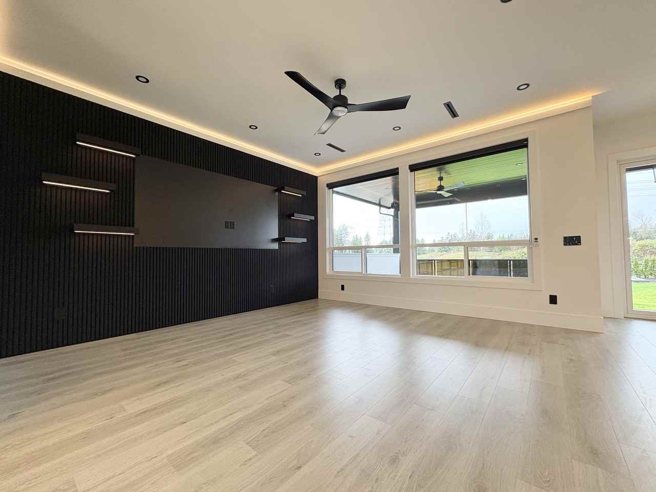 10101 Parkwood Drive - Photo 5 of 25