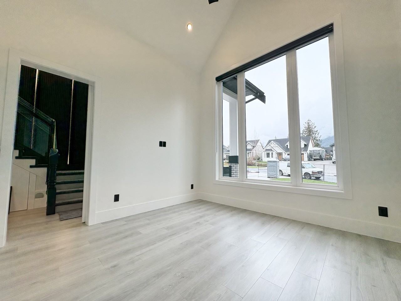 10101 Parkwood Drive - Photo 3 of 25