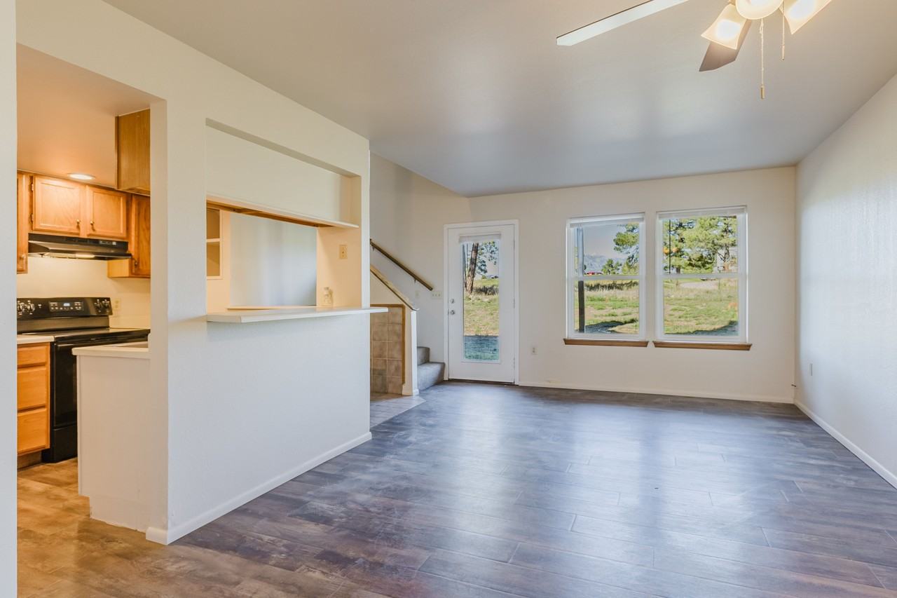 21 West Golf Place #4 - Photo 3 of 31