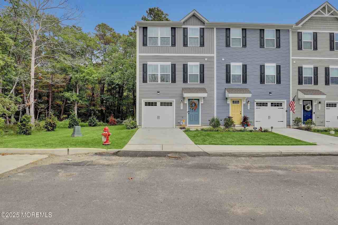 1001 Cyprus Ct - Photo 2 of 26