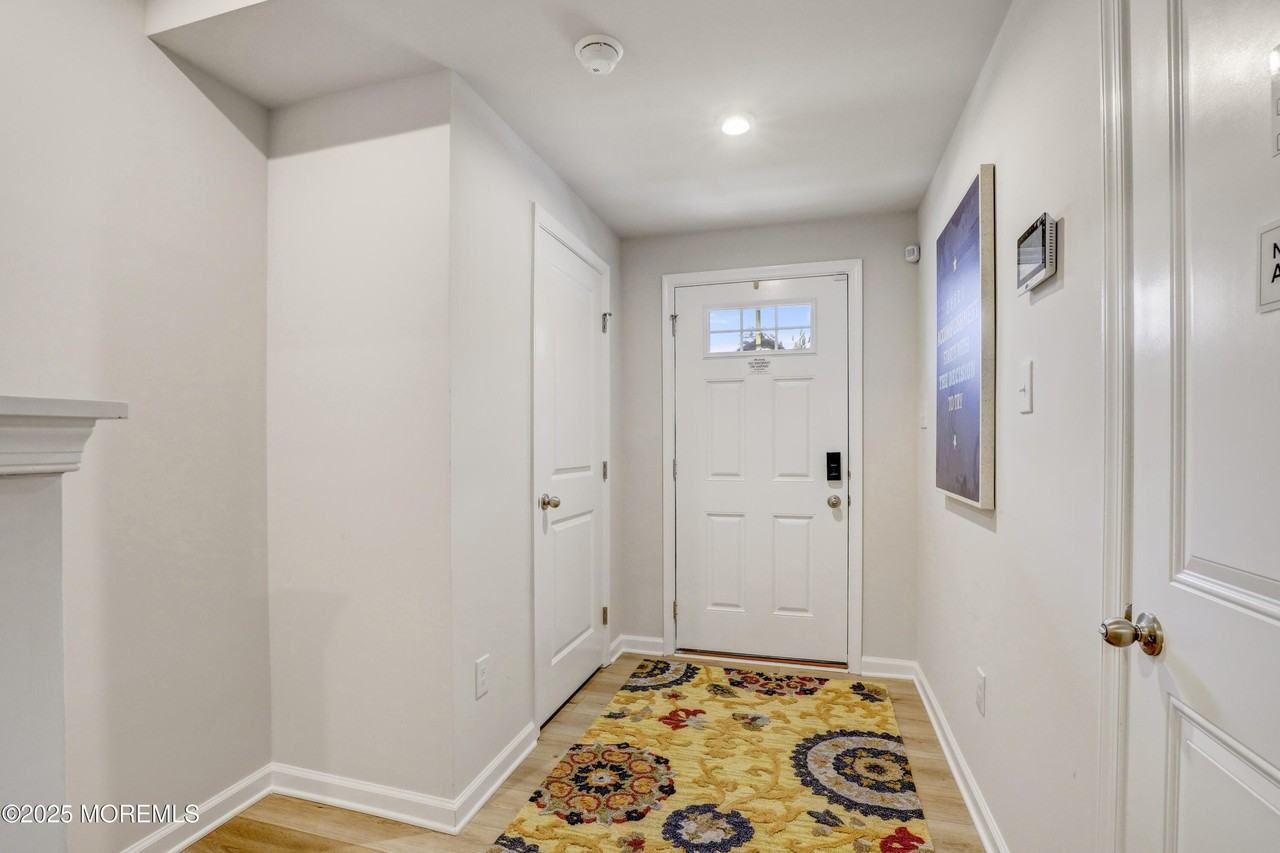 1001 Cyprus Ct - Photo 4 of 26