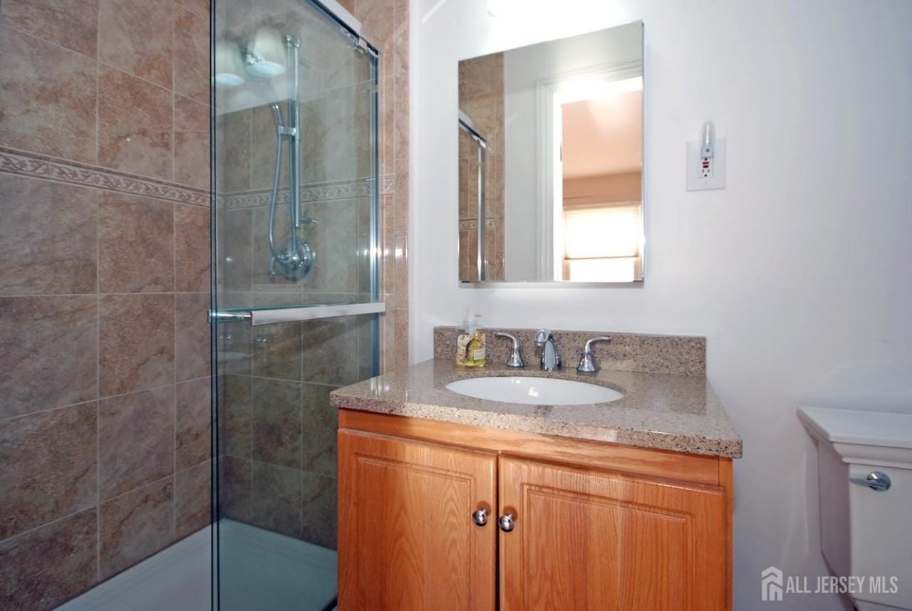 7 Gardenia Ct - Photo 2 of 33