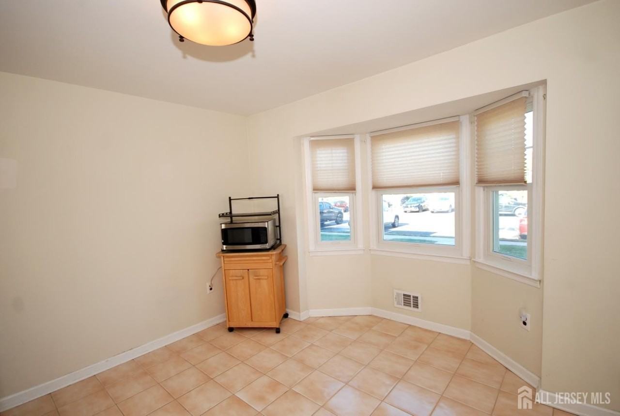 7 Gardenia Ct - Photo 4 of 33