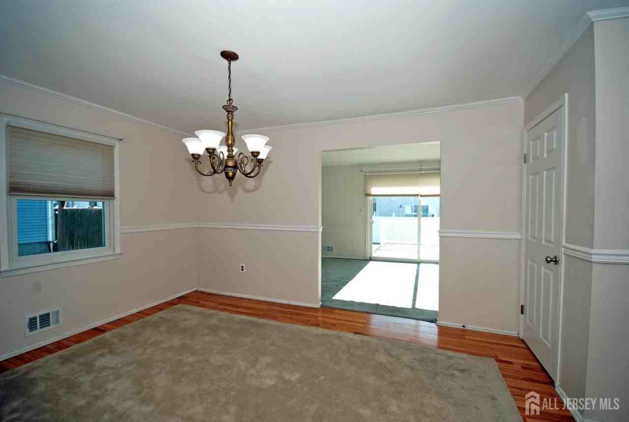 7 Gardenia Ct - Photo 5 of 33