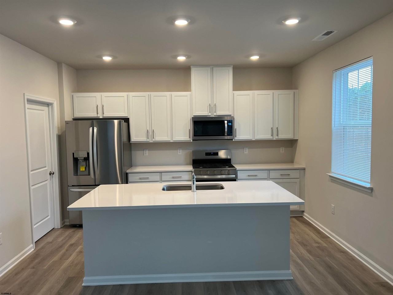 109 Malibu Dr - Photo 3 of 14