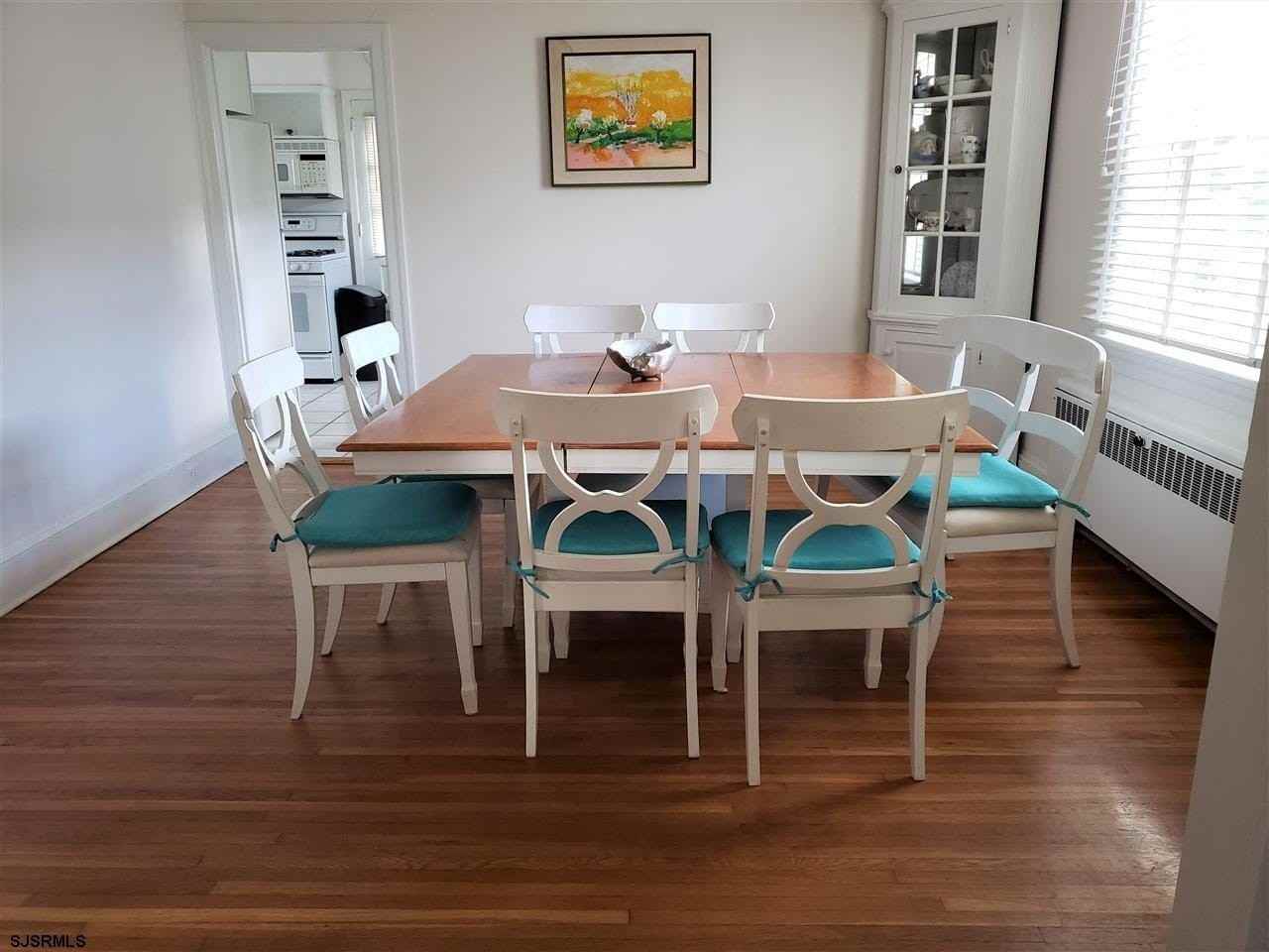 8606 Monmouth Ave - Photo 3 of 25