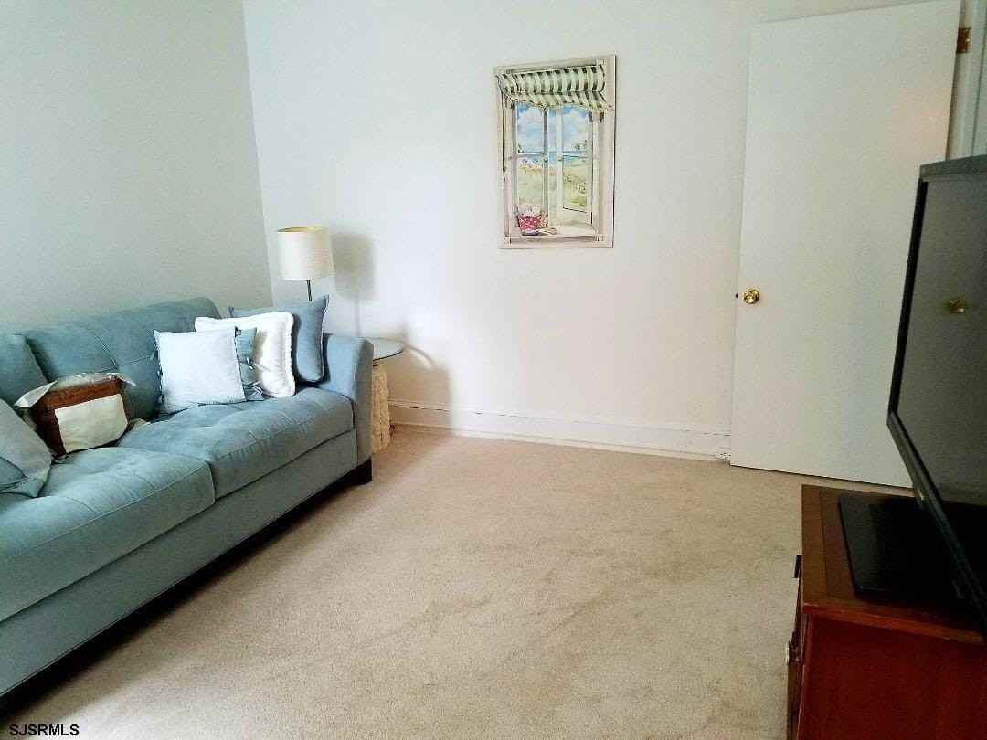 8606 Monmouth Ave - Photo 5 of 25