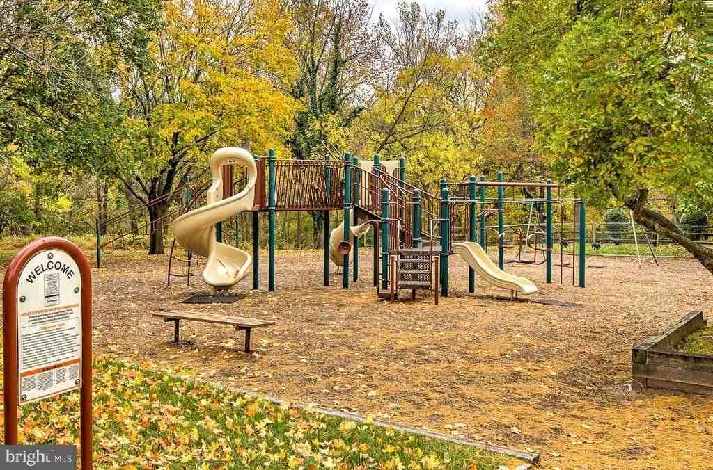 301 Cherokee Circle - Photo 5 of 39