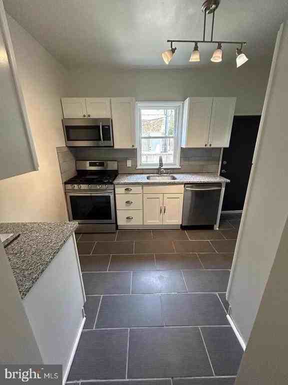 2637 Latona Street - Photo 4 of 15