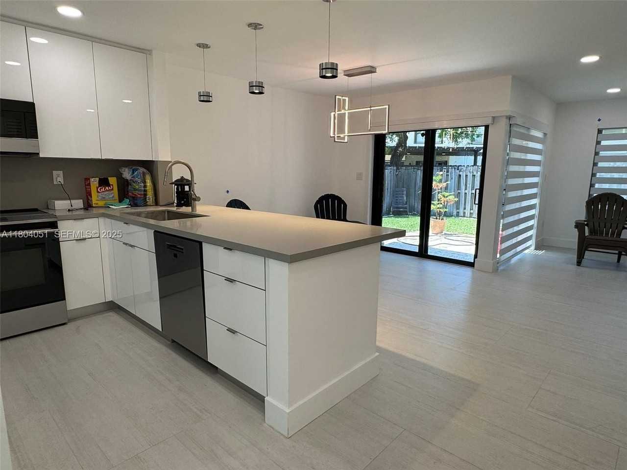 12721 Sw 68th Ter - Photo 5 of 31