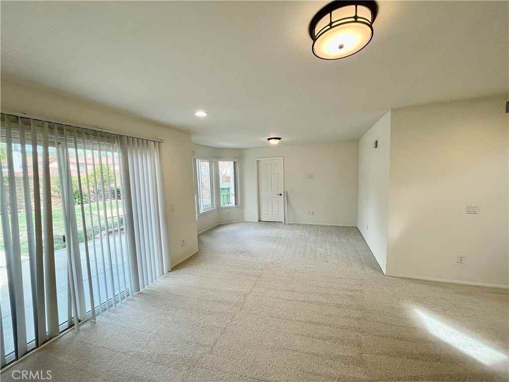 19705 Shadow Glen Circle - Photo 6 of 33