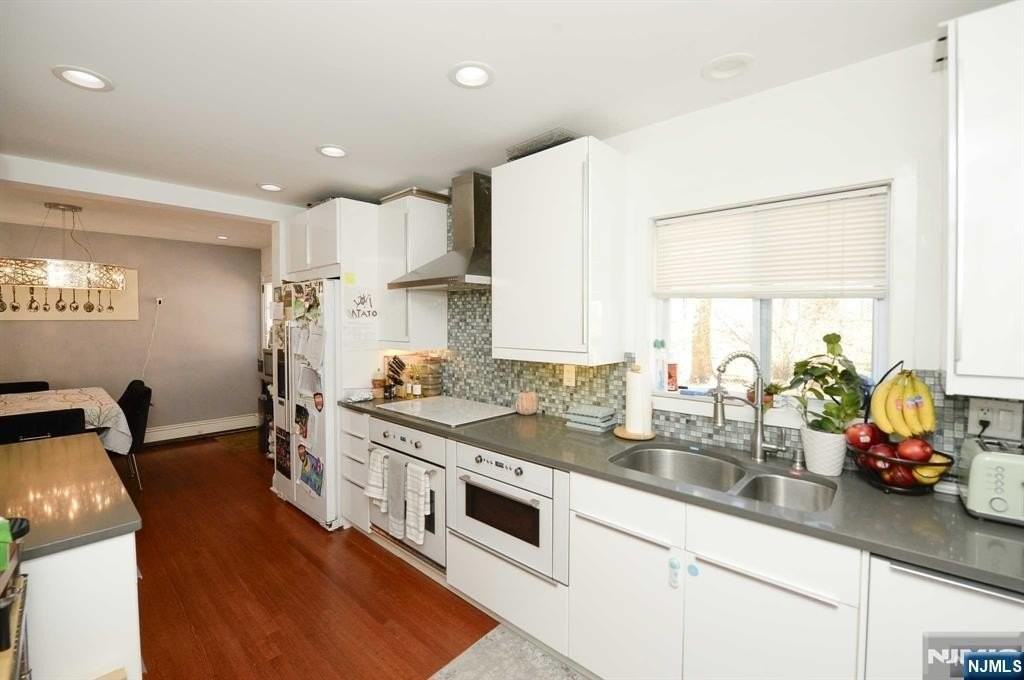 38-41 Taylor Rd - Photo 3 of 15