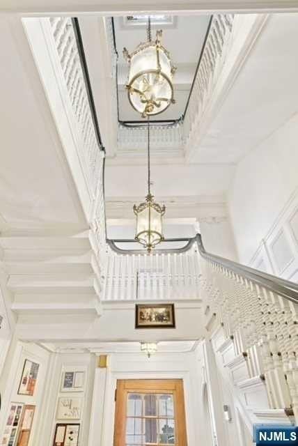 394 E Palisade Ave - Photo 3 of 40