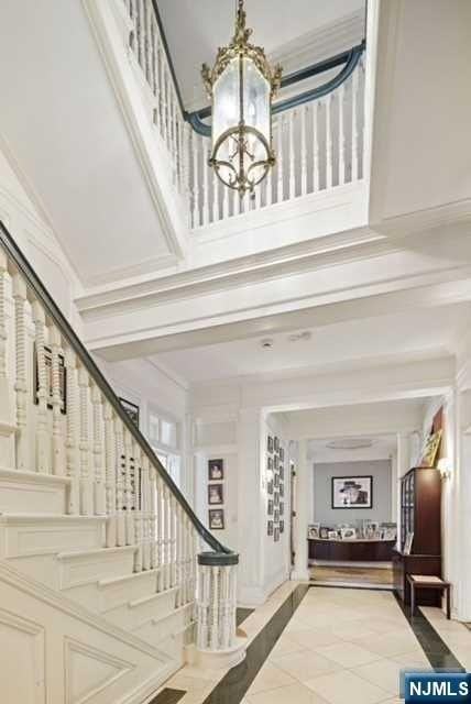 394 E Palisade Ave - Photo 4 of 40