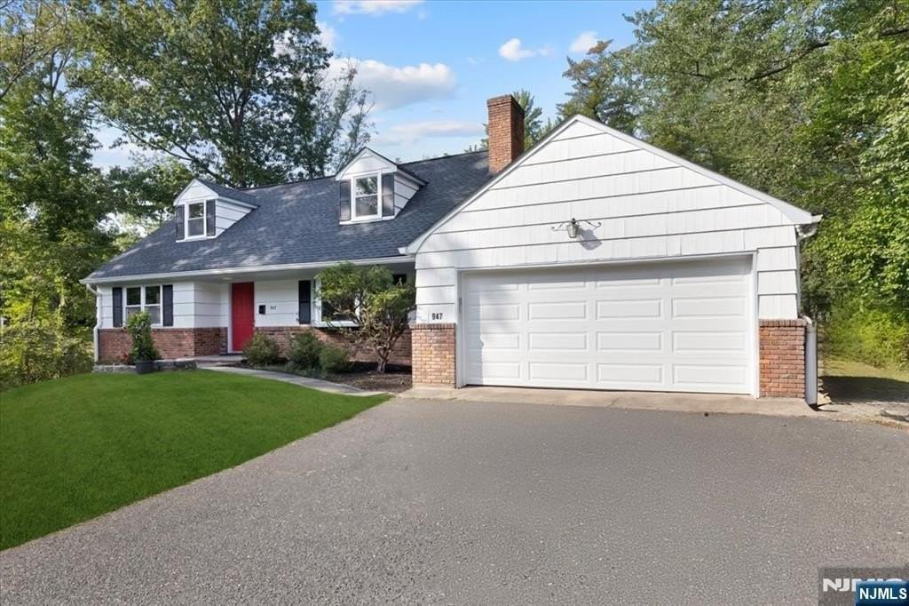 947 East Glen Avenue - Photo 2 of 30