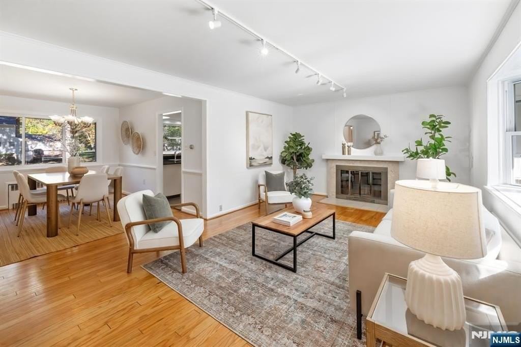 947 East Glen Avenue - Photo 3 of 30