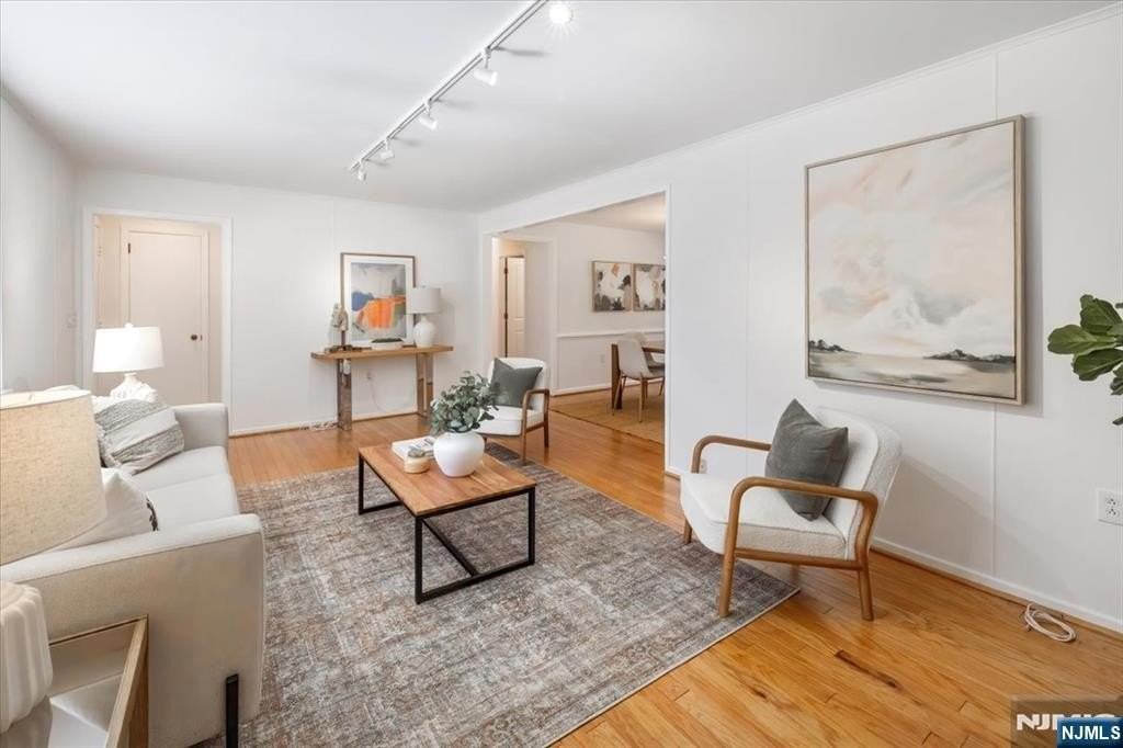 947 East Glen Avenue - Photo 5 of 30