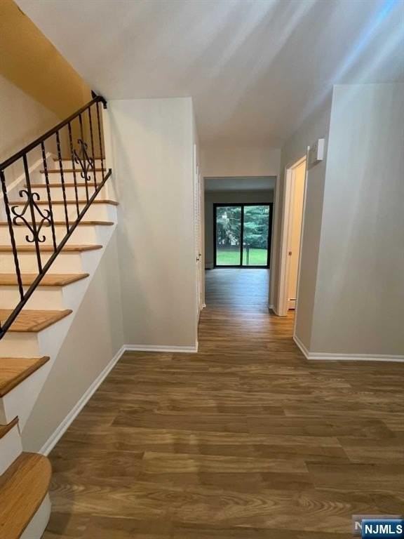 338 Queens Court - Photo 3 of 25