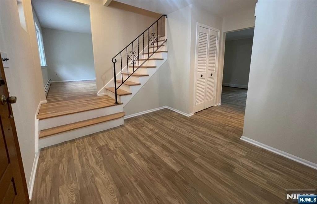 338 Queens Court - Photo 4 of 25