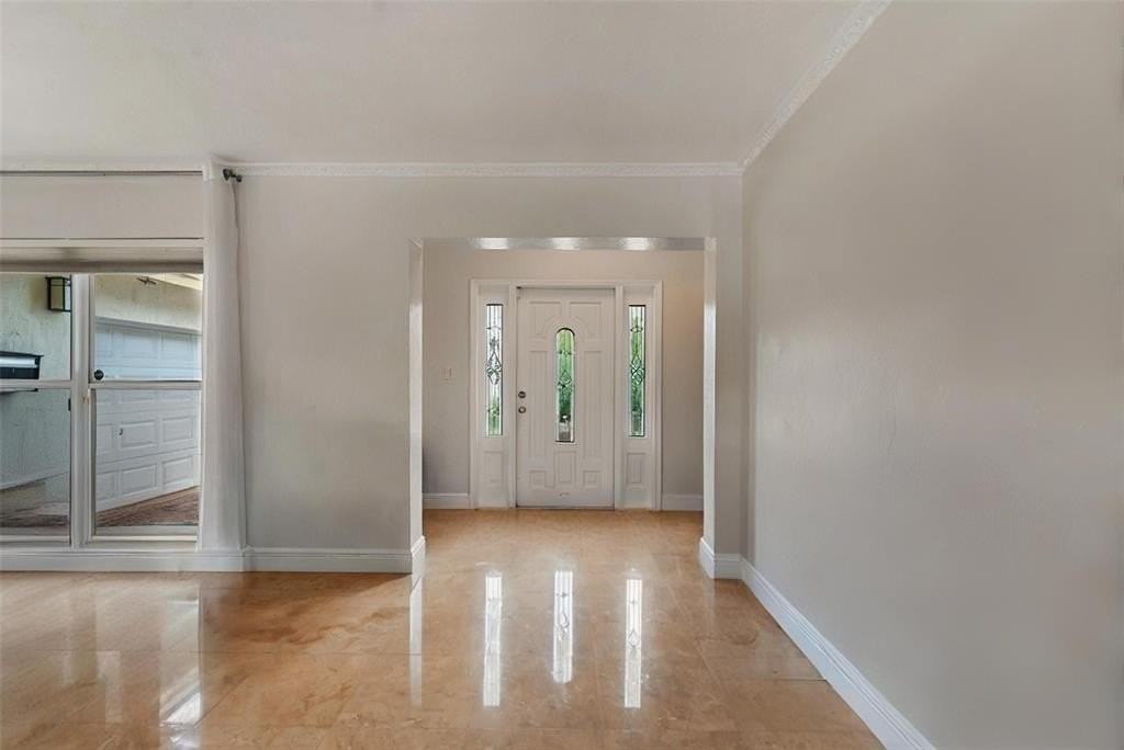 2808 Northeast 22nd Street - Photo 4 of 8