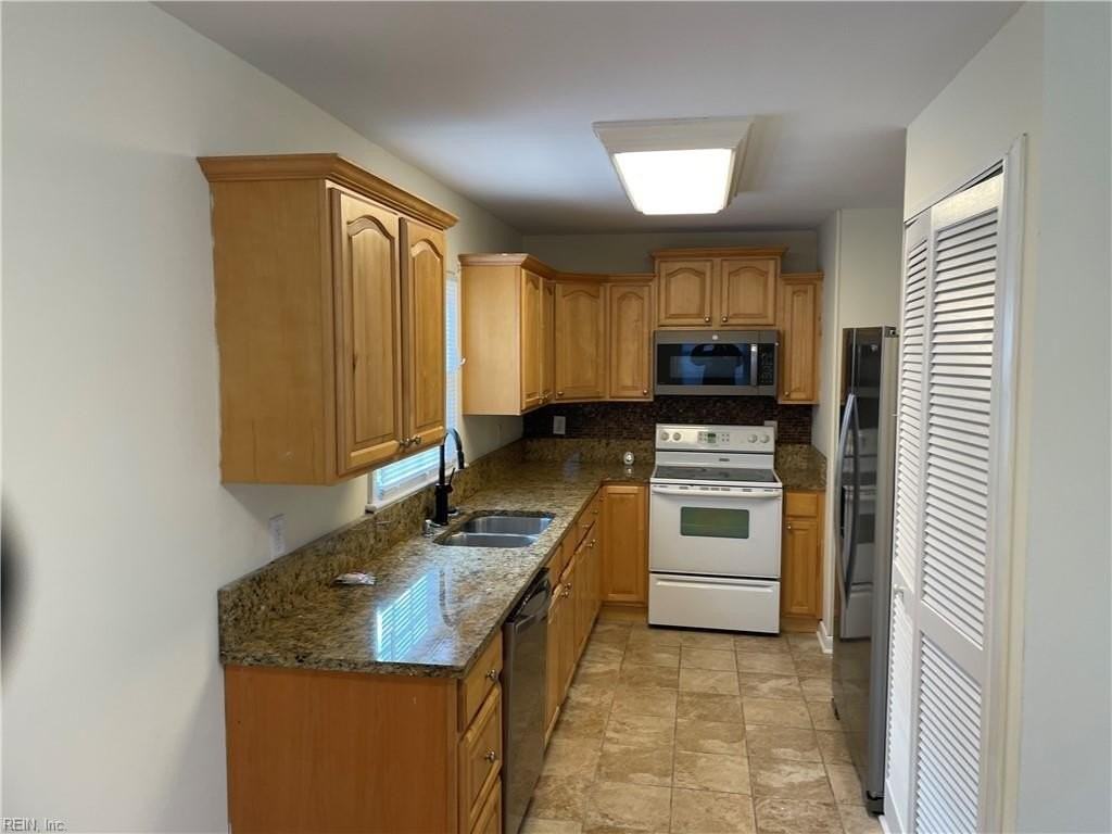 1010 77th St - Photo 5 of 35