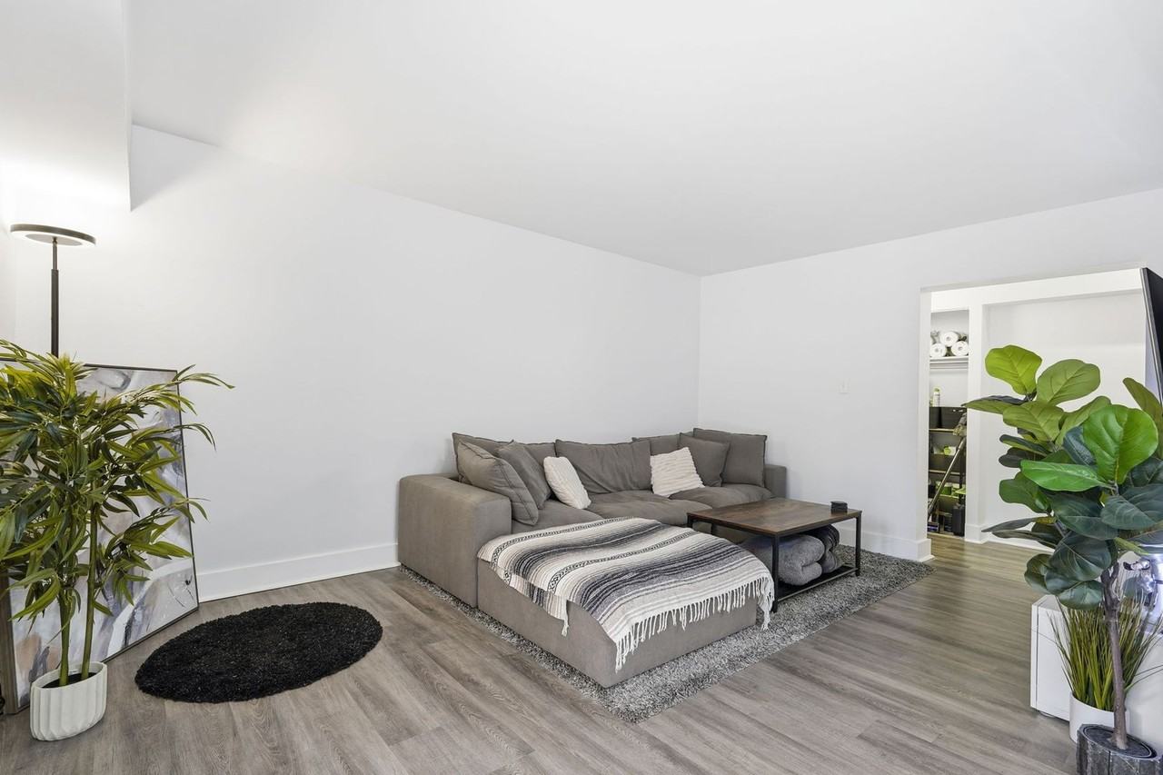 11647 Stoneview Sq - Photo 4 of 25