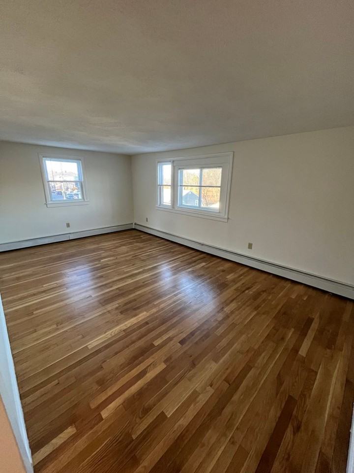 255 Stackpole St - 255 Stackpole St - Photo 2 of 7